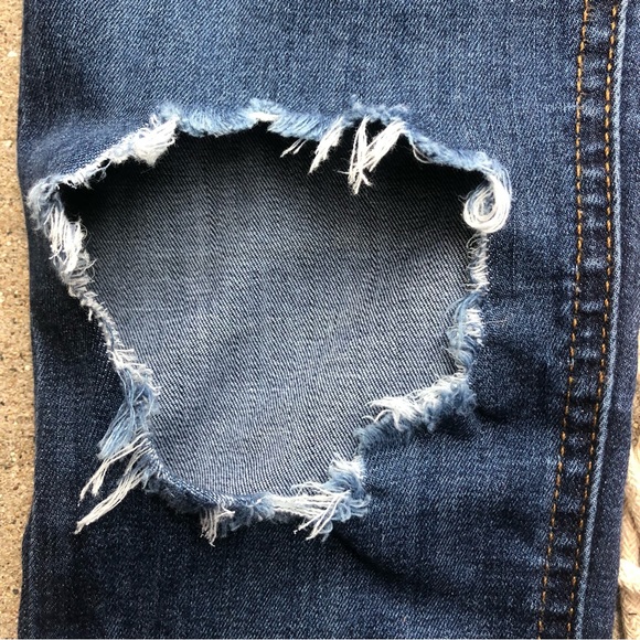 Free People Distressed Skinny Jeans Size 26 - Picture 5 of 8